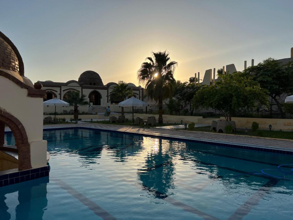 Elphardous Oasis Hotel Luxor Exteriör bild
