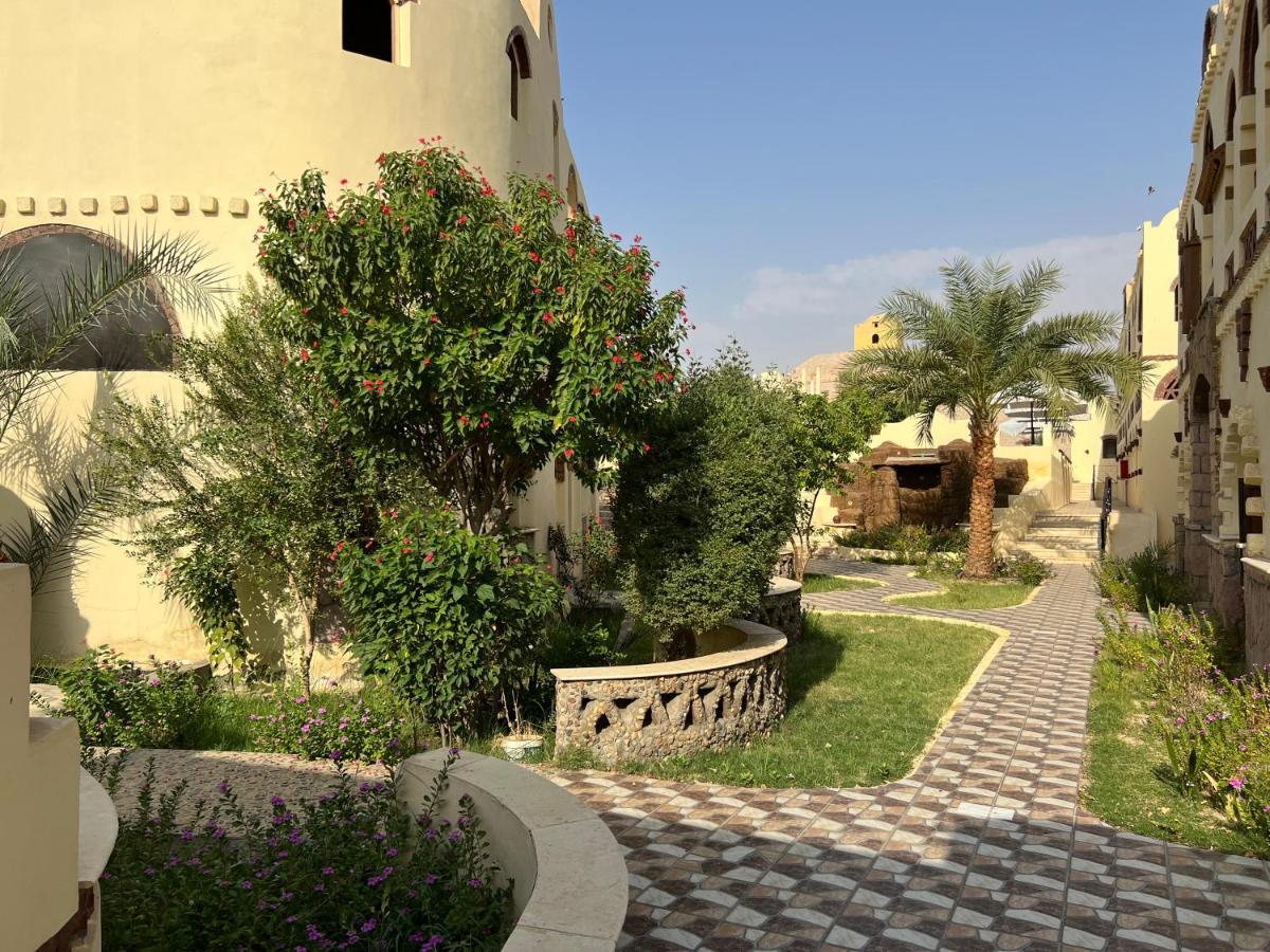Elphardous Oasis Hotel Luxor Exteriör bild